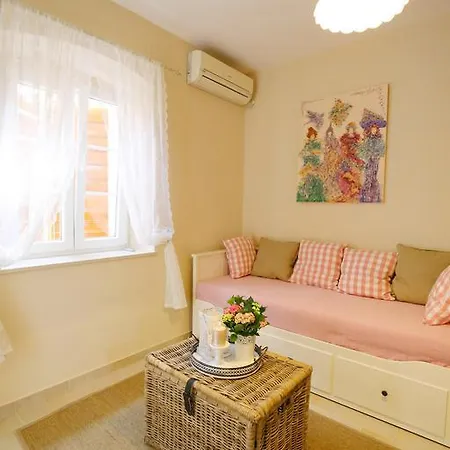 Amelie Apartment