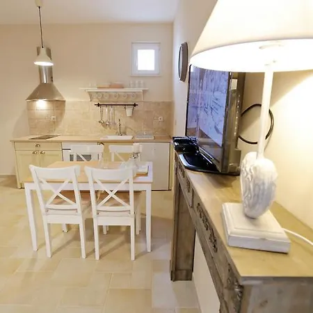 Amelie Apartment *