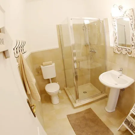 Amelie Apartment
